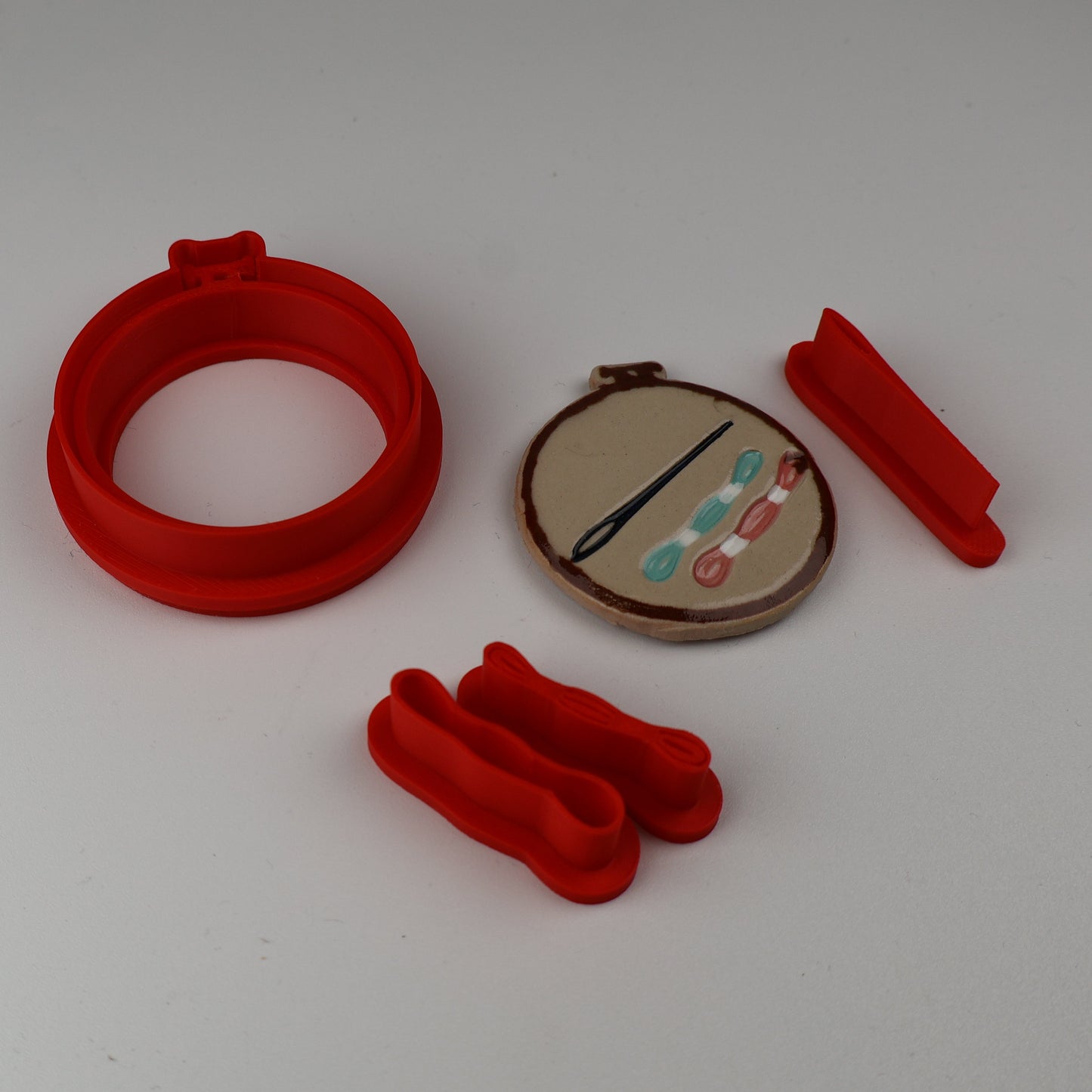 Broderi udstikkersæt med præg