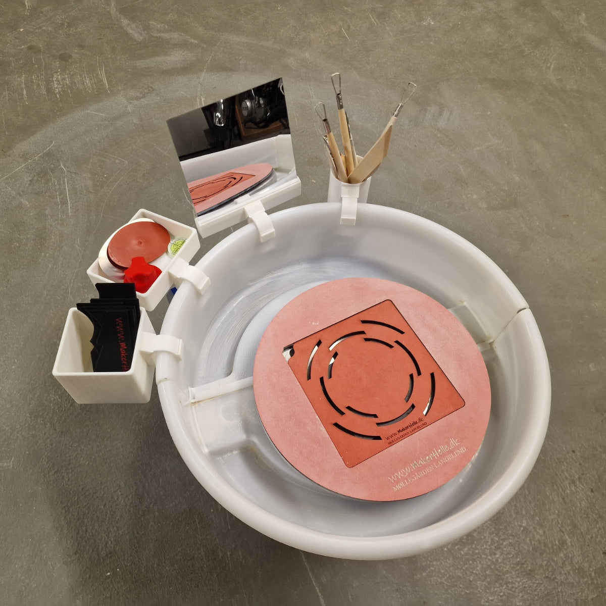 Rib holder for the potters wheel 